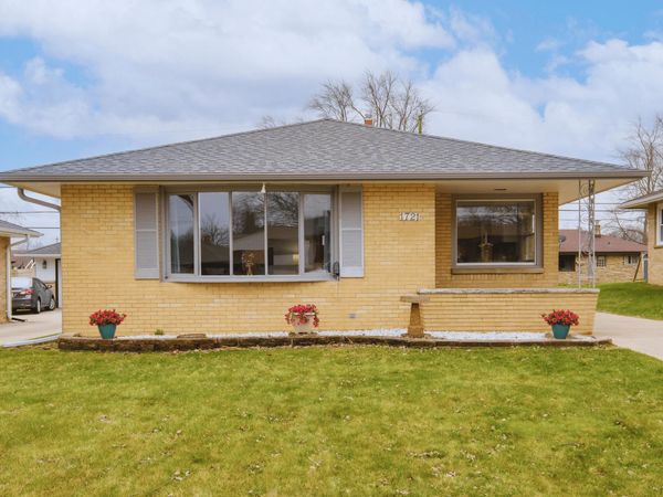 1721 Walnut St, South Milwaukee, WI 53172