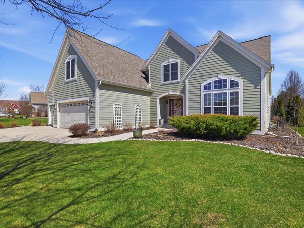 W348N5818 Snapdragon Ct, Oconomowoc, WI 53066
