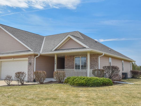 309 La Roche Ln, Belgium, WI 53004