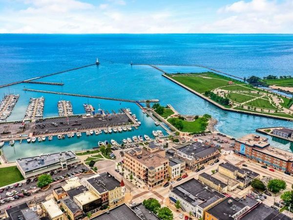 201 E Main St, Unit 203, Port Washington, WI 53074