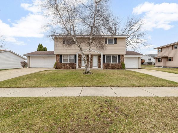2421 Deerfield Dr, West Bend, WI 53090