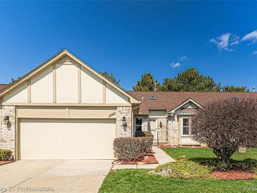 15589 Heather Ridge Trail , Clinton Twp, MI 48038
