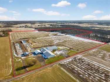 Deerfield Avenue NW, Dalton, OH 44618