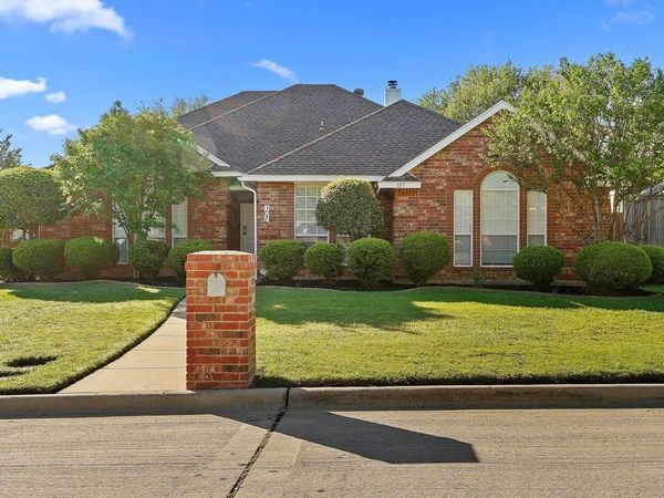 107 Montreal Drive, Hurst, TX 76054