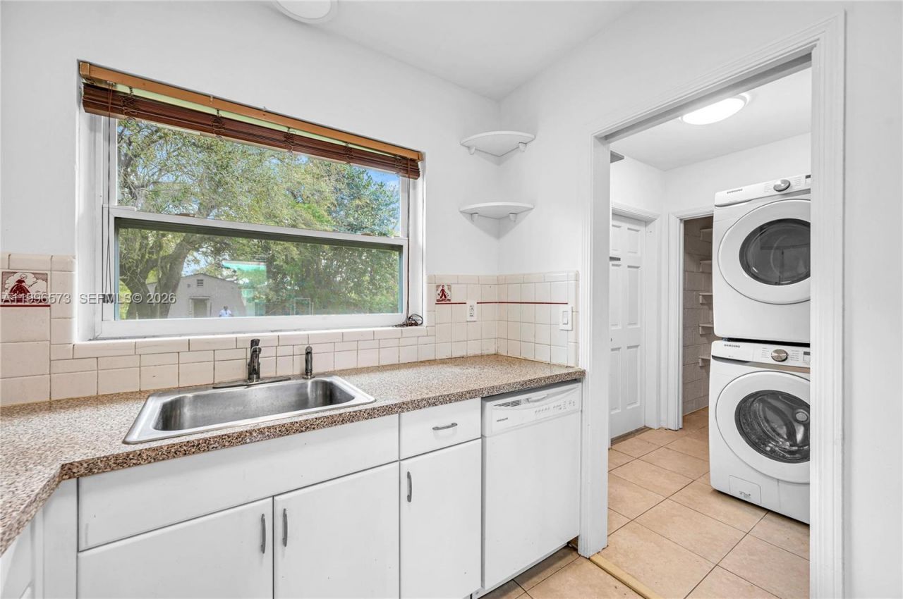 1280 NE 115th St, Miami, FL 33161 Photo