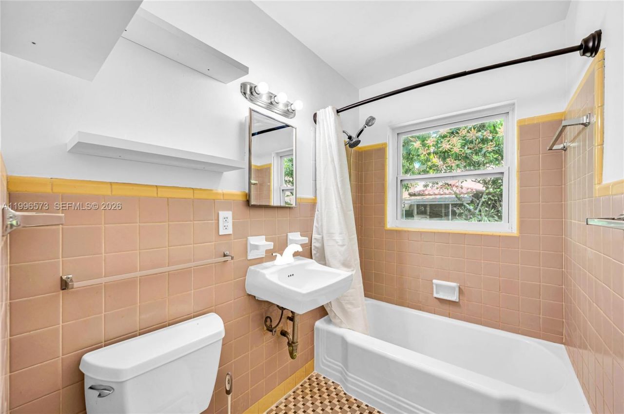 1280 NE 115th St, Miami, FL 33161 Photo