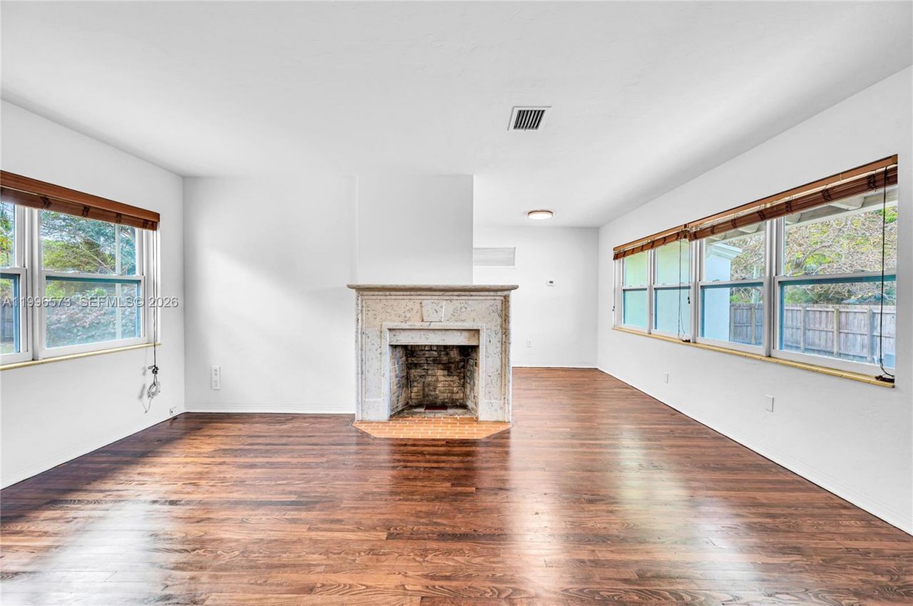 1280 NE 115th St, Miami, FL 33161 Photo