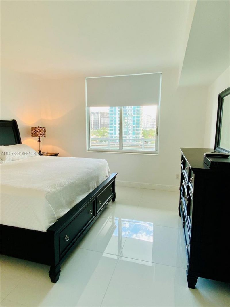 325 S Biscayne Blvd, Unit 717, Miami, FL 33131 Photo