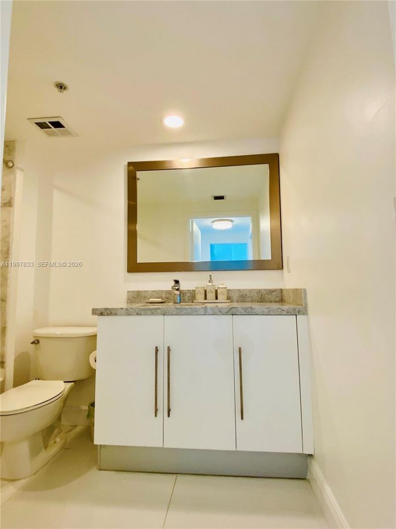 325 S Biscayne Blvd, Unit 717, Miami, FL 33131 Photo