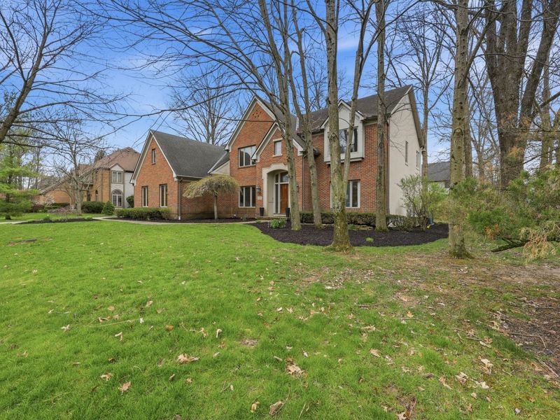 10542 Wellington Boulevard, Powell, OH 43065 Photo 2