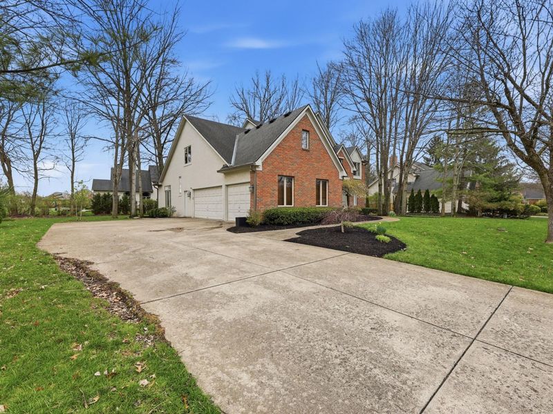 10542 Wellington Boulevard, Powell, OH 43065 Photo 3