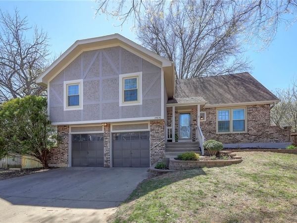 14836 S Homestead Drive, Olathe, KS 66062