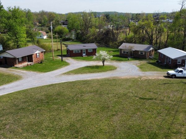 204 George Akins Rd , Westmoreland, TN 37186