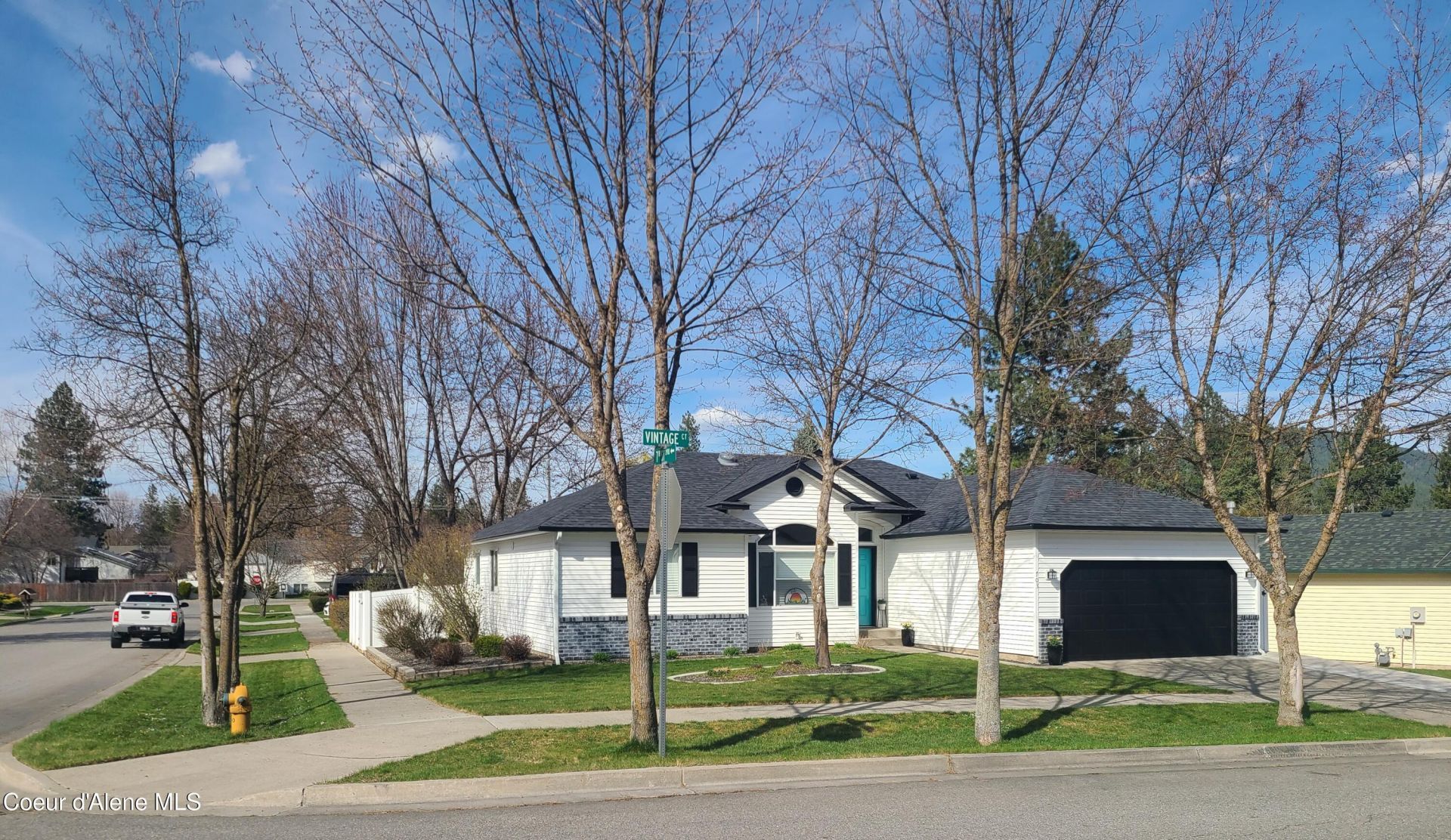 703 E Vintage Ct, Coeur d Alene, ID 83815 Main Photo