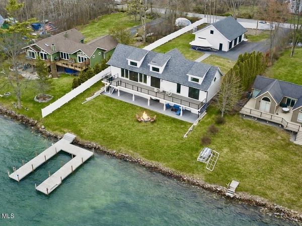 21 Mossy Point Road, Ticonderoga, NY 12883