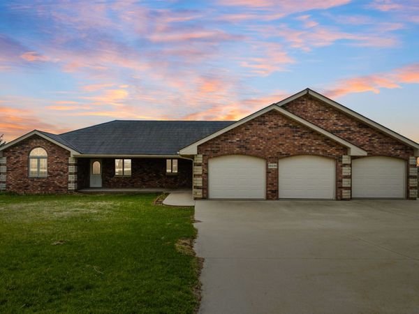 20536 St Josephs Drive, Durango, IA 52039