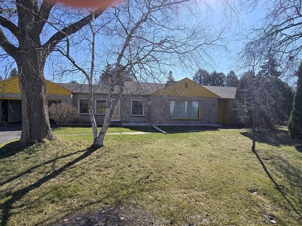 8812 N Mohawk ROAD, Bayside, WI 53217