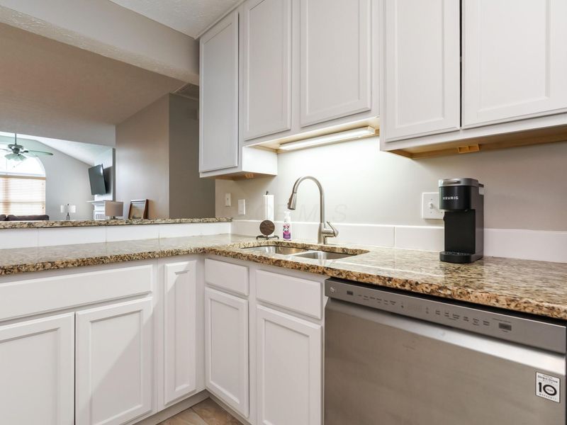 788 Windward Way, Unit 21, Columbus, OH 43230 Photo 12