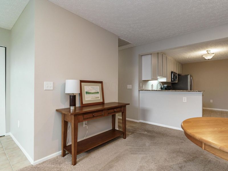 788 Windward Way, Unit 21, Columbus, OH 43230 Photo 8