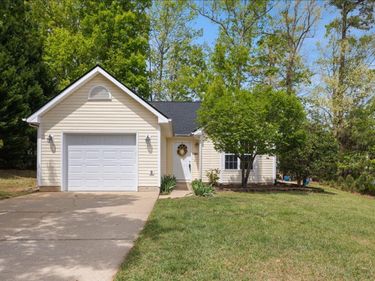 105 Hornholly Way, Holly Springs, NC 27540