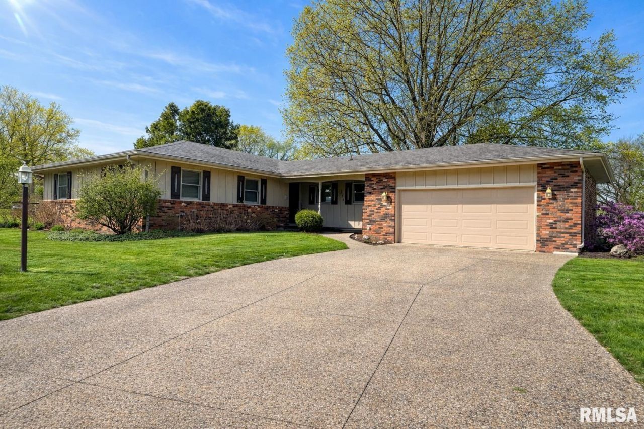 833 Madelyn Avenue, Macomb, IL 61455 Main Photo