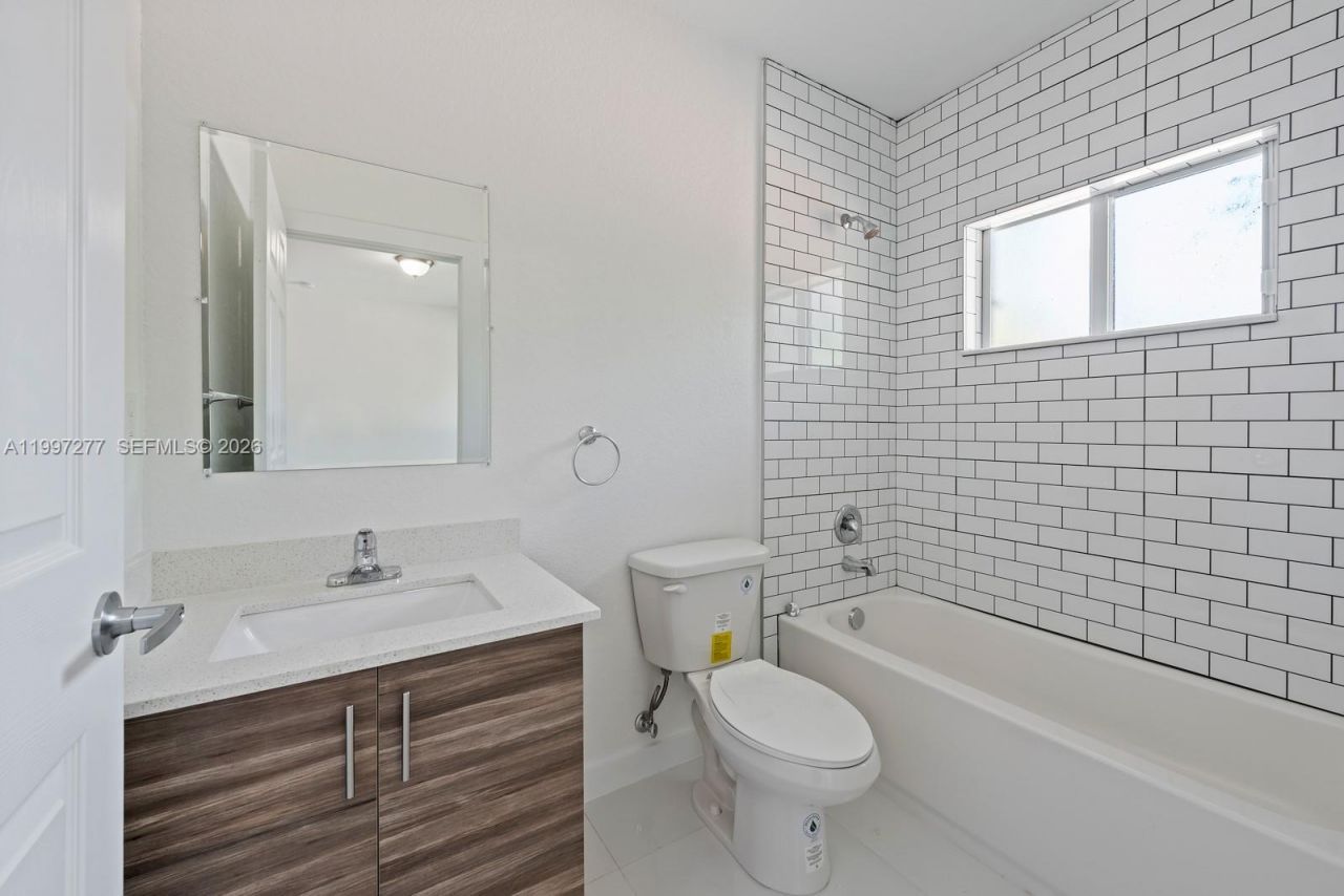 7940 NW 12th Ct, Unit B, Miami, FL 33147 Photo