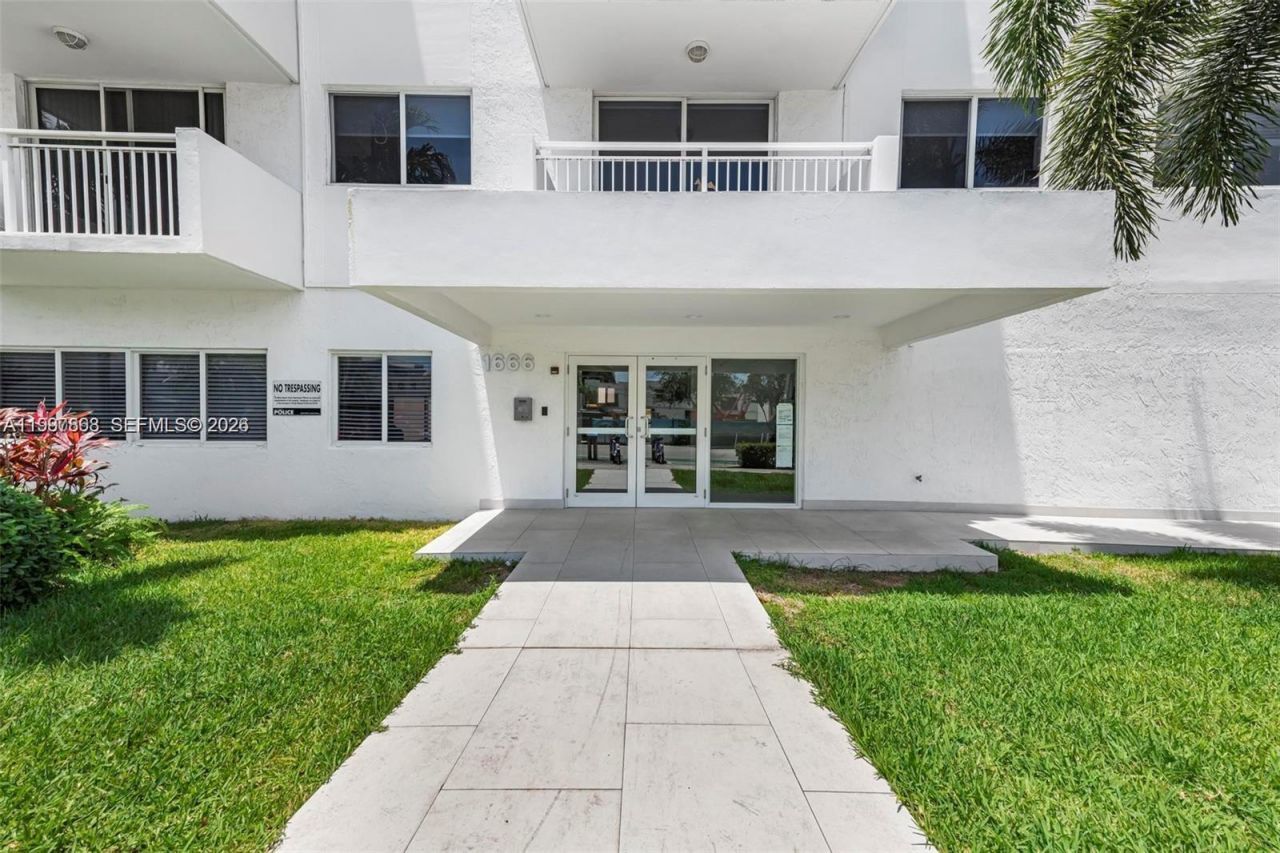1666 West Ave, Unit 305, Miami Beach, FL 33139 Photo