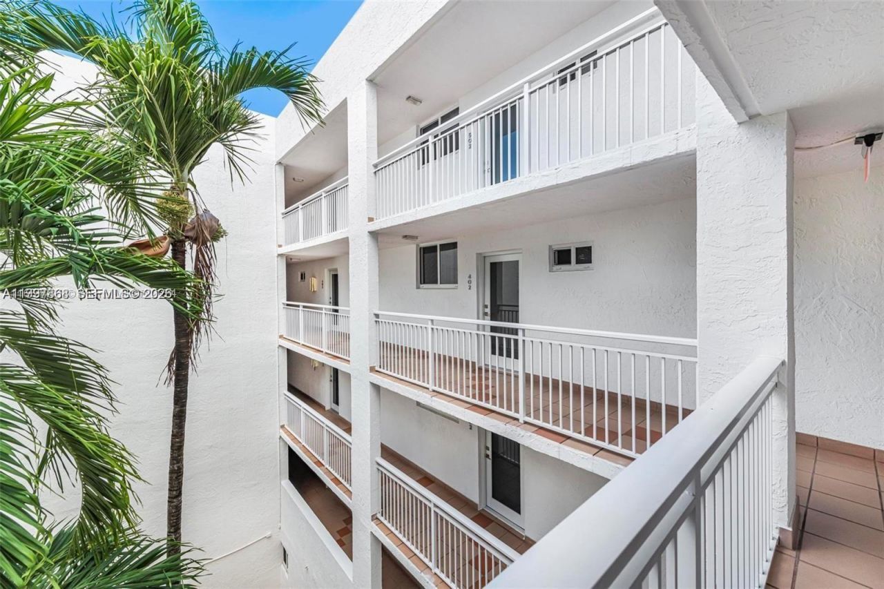 1666 West Ave, Unit 305, Miami Beach, FL 33139 Photo