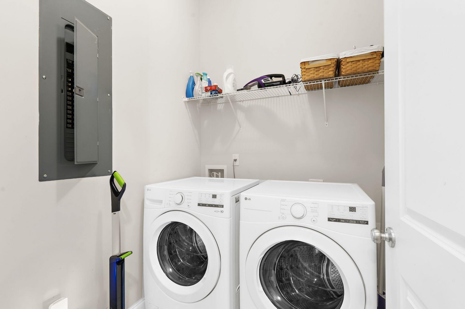 3716 Abercrombie Court Photo 32