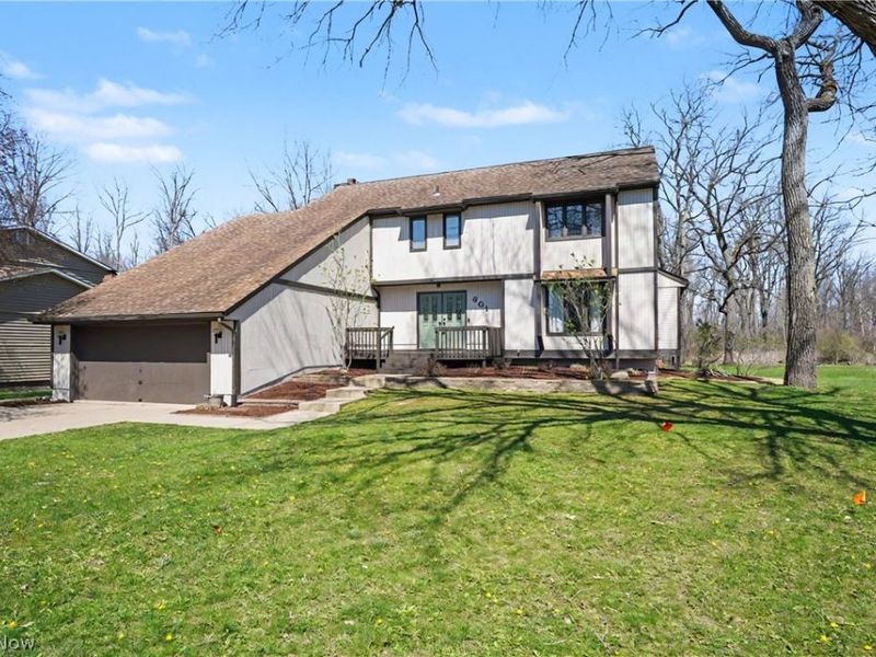 601 Treeside Drive, Stow, OH 44224 Photo 2