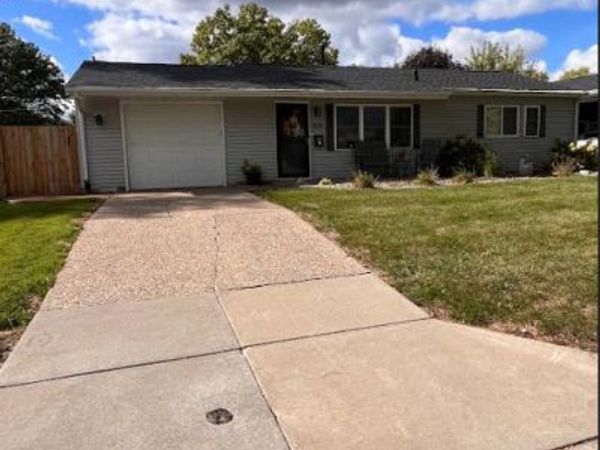1212 16th 1/2 Street , Bettendorf, IA 52722