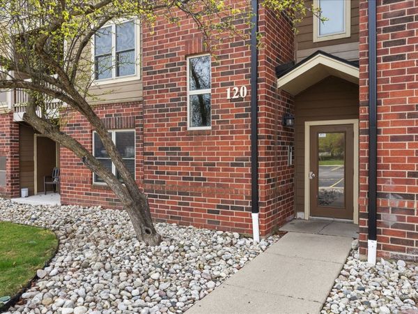 120 Glengarry Drive, Unit 212, Bloomingdale, IL 60108