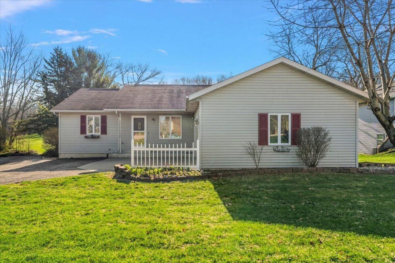 272 Fairway Court, Plainwell, MI 49080 Main Photo