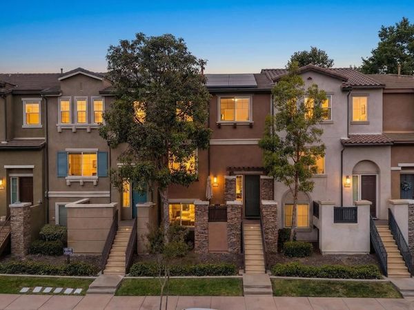 10125 LEAVESLY TRL, Santee, CA 92071