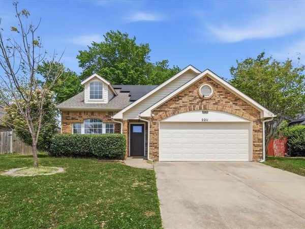 2211 Cromwell Drive, Arlington, TX 76018