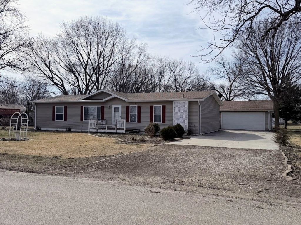 105 S Rumsey Street, Everly, IA 51338 Main Photo