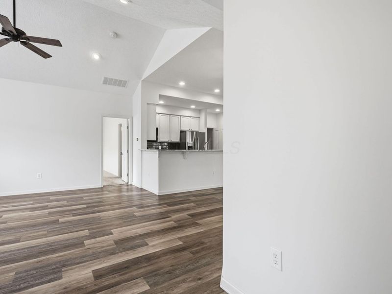 8050 Flint Run Place , Columbus, OH 43235 Photo 2