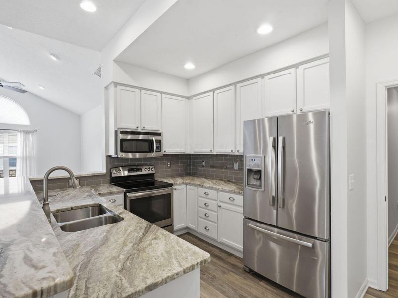 8050 Flint Run Place , Columbus, OH 43235 Photo 9