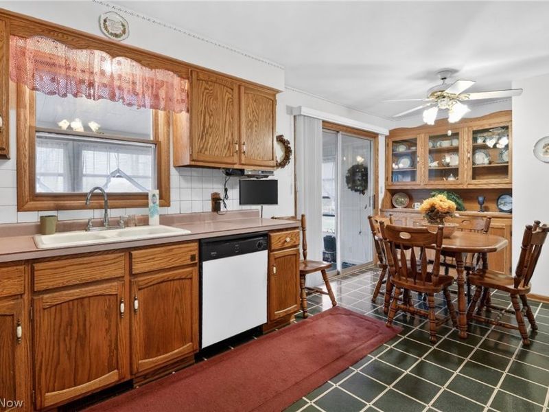 130 Robinwood Drive, New Middletown, OH 44442 Photo 10