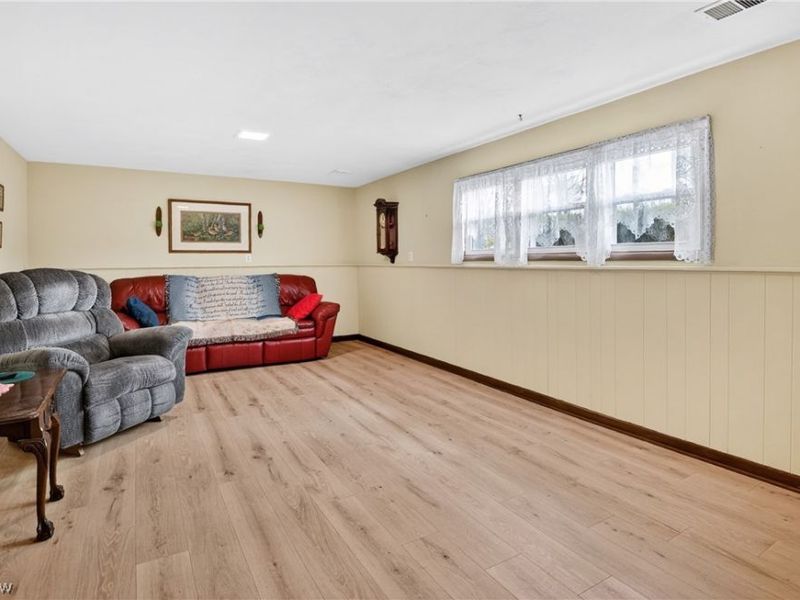 130 Robinwood Drive, New Middletown, OH 44442 Photo 12