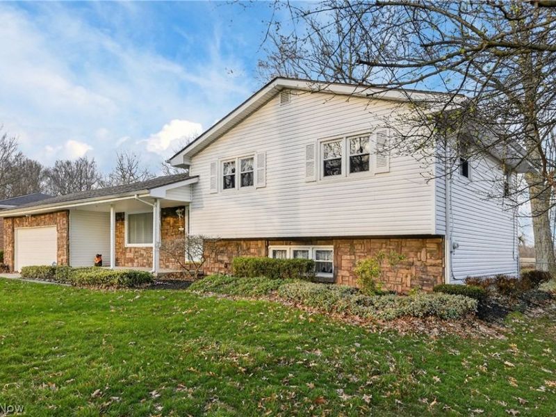 130 Robinwood Drive, New Middletown, OH 44442 Photo 2