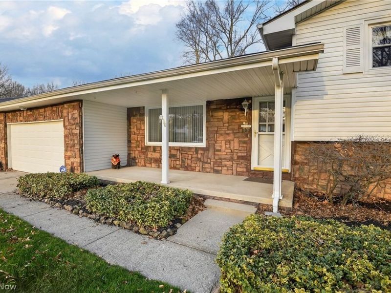 130 Robinwood Drive, New Middletown, OH 44442 Photo 3