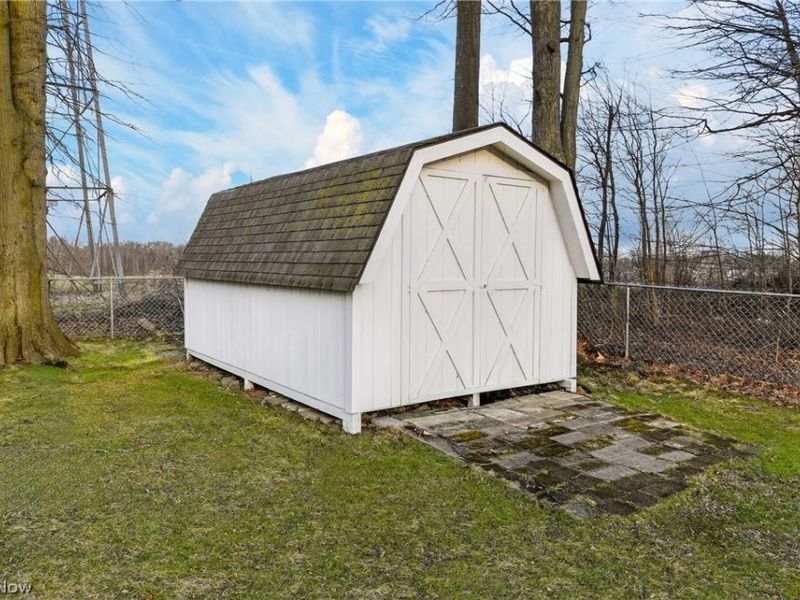 130 Robinwood Drive, New Middletown, OH 44442 Photo 31