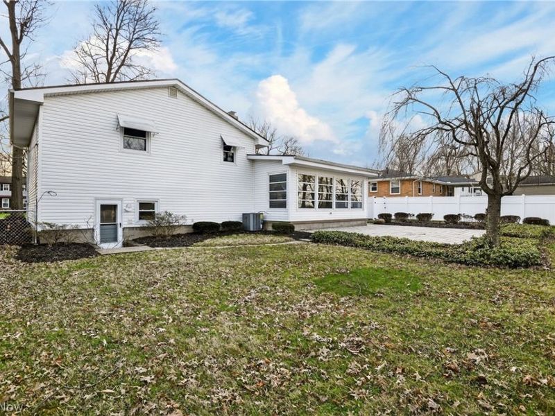 130 Robinwood Drive, New Middletown, OH 44442 Photo 32