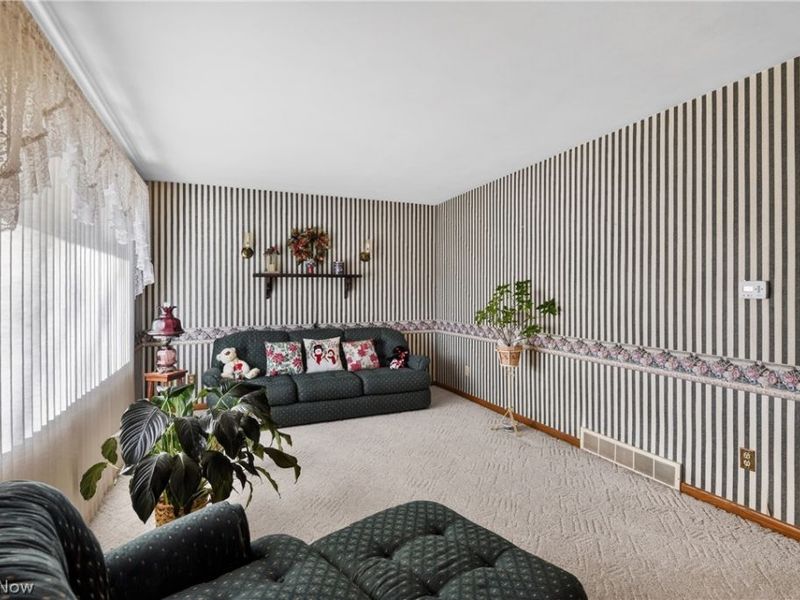 130 Robinwood Drive, New Middletown, OH 44442 Photo 7