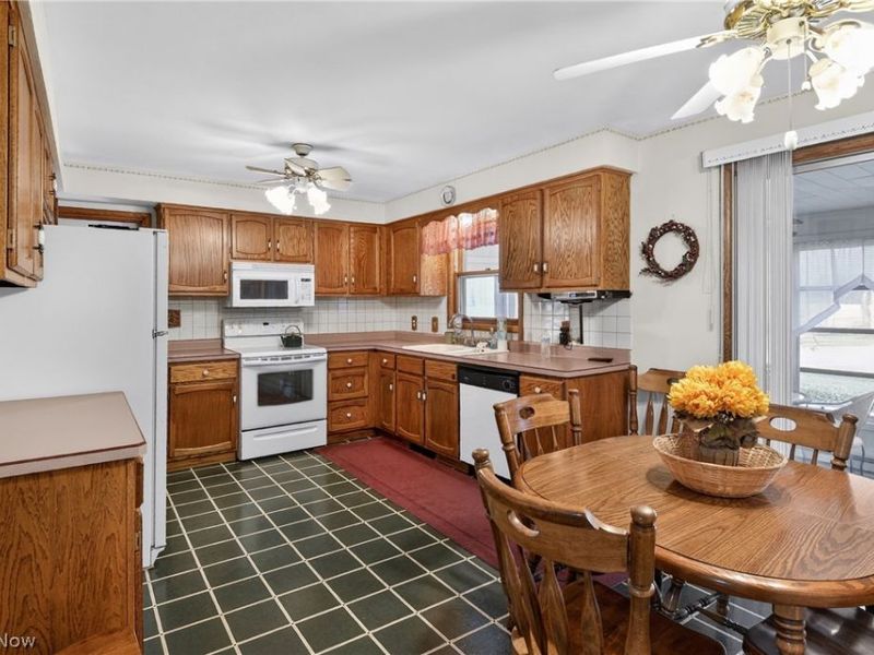 130 Robinwood Drive, New Middletown, OH 44442 Photo 8