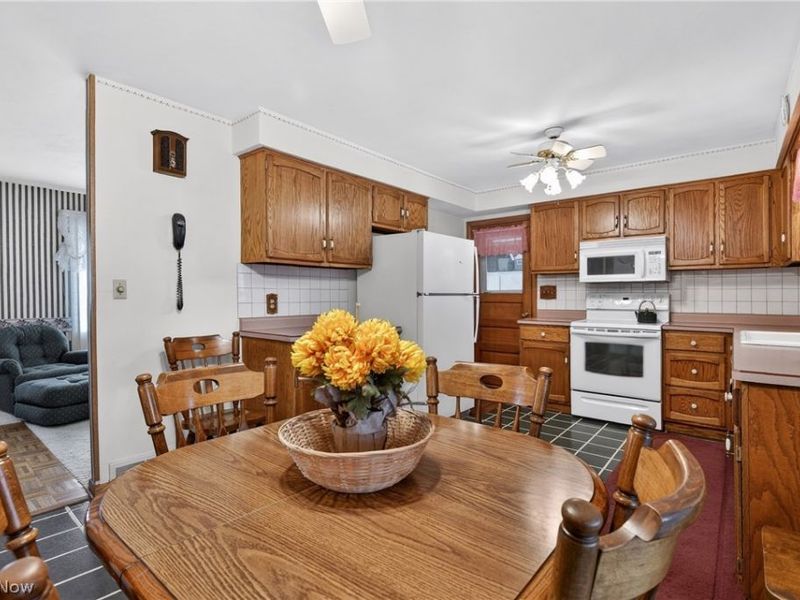 130 Robinwood Drive, New Middletown, OH 44442 Photo 9