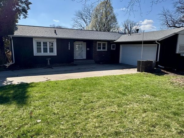 1535 MONTEREY Court , Bettendorf, IA 52722