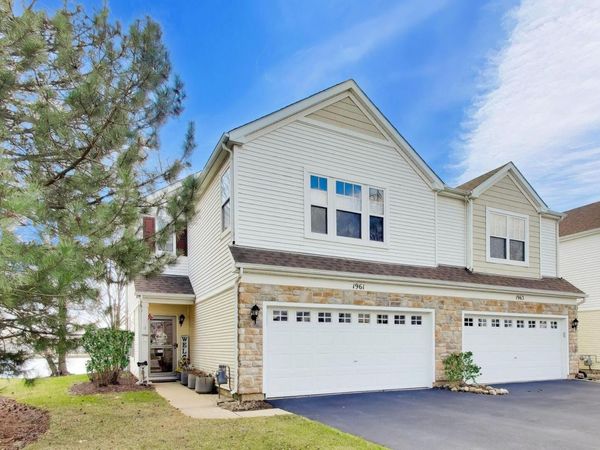 1961 Cobblestone Drive , Carpentersville, IL 60110