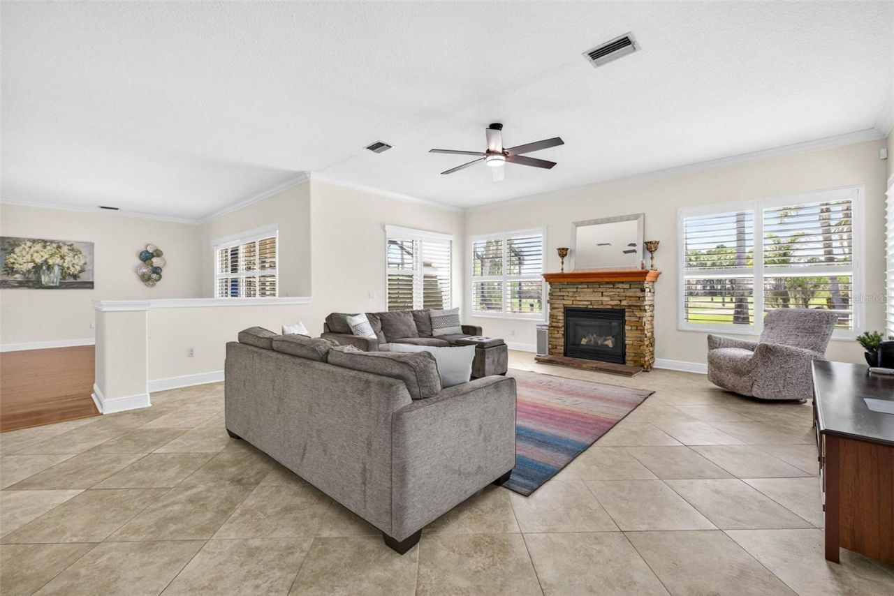 5905 Cherry Oak Drive , Valrico, FL 33596 Photo